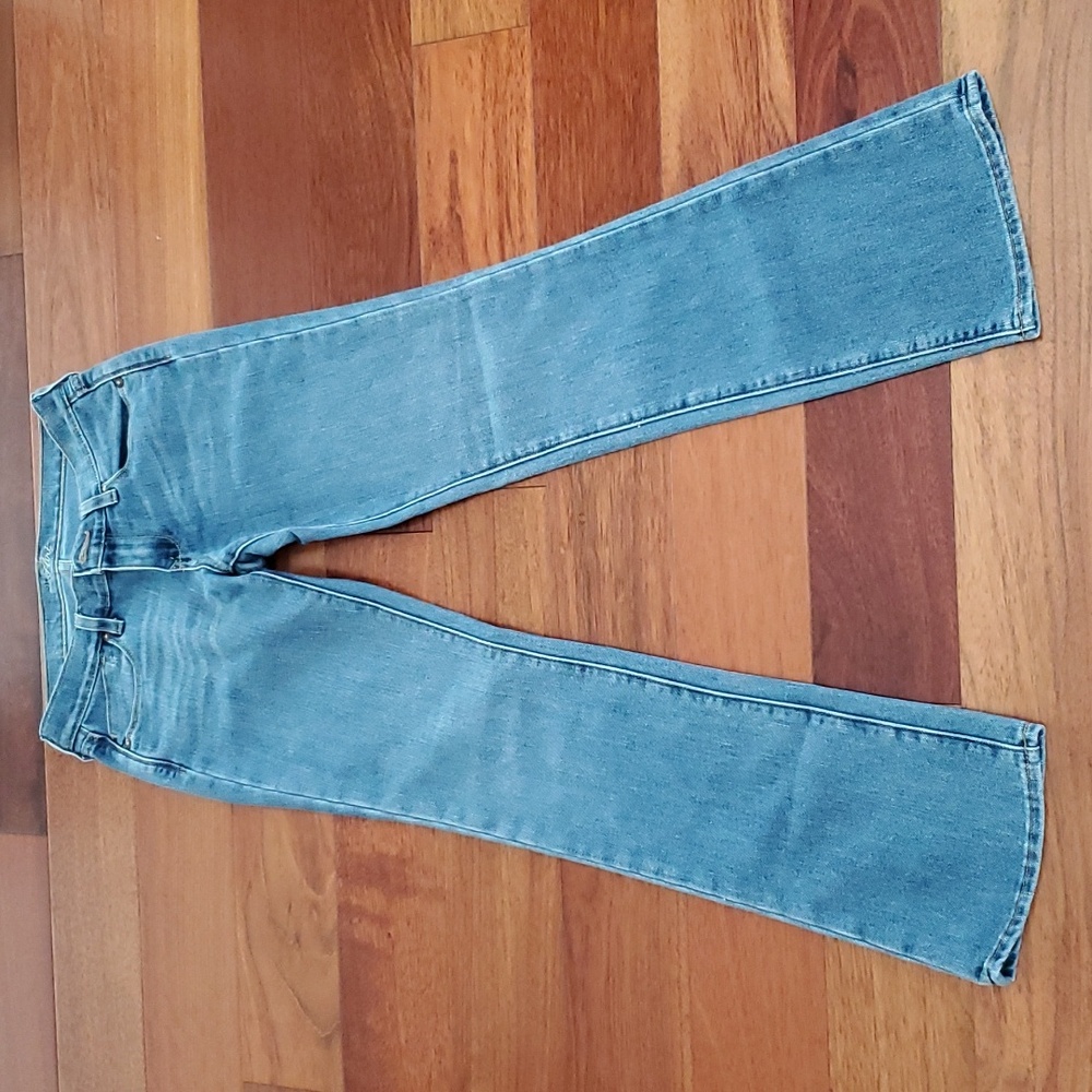 NWOT Old Navy The Flirt Size 2R jeans.